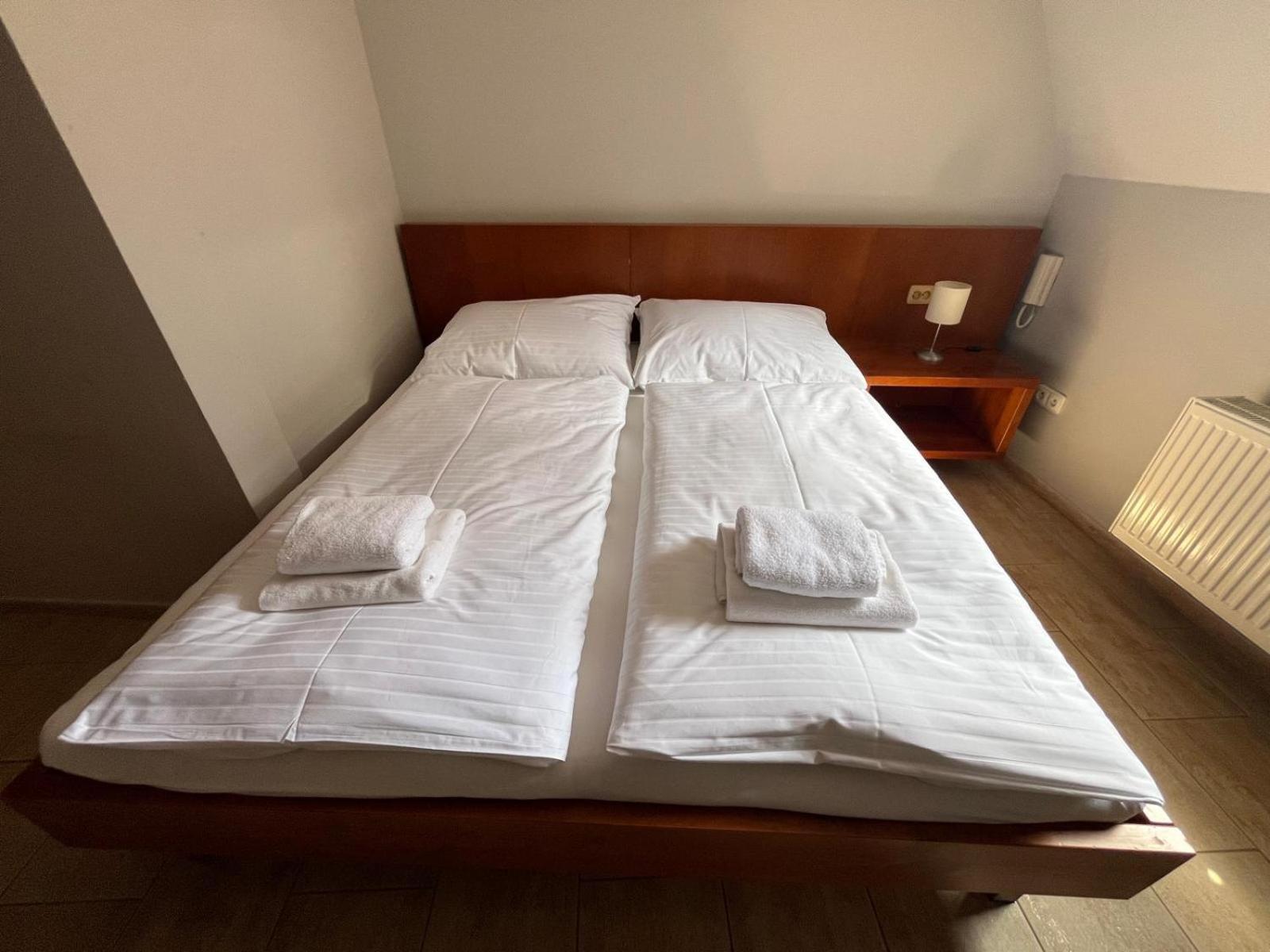 Nevinne Apartmany Kolín Exterior foto