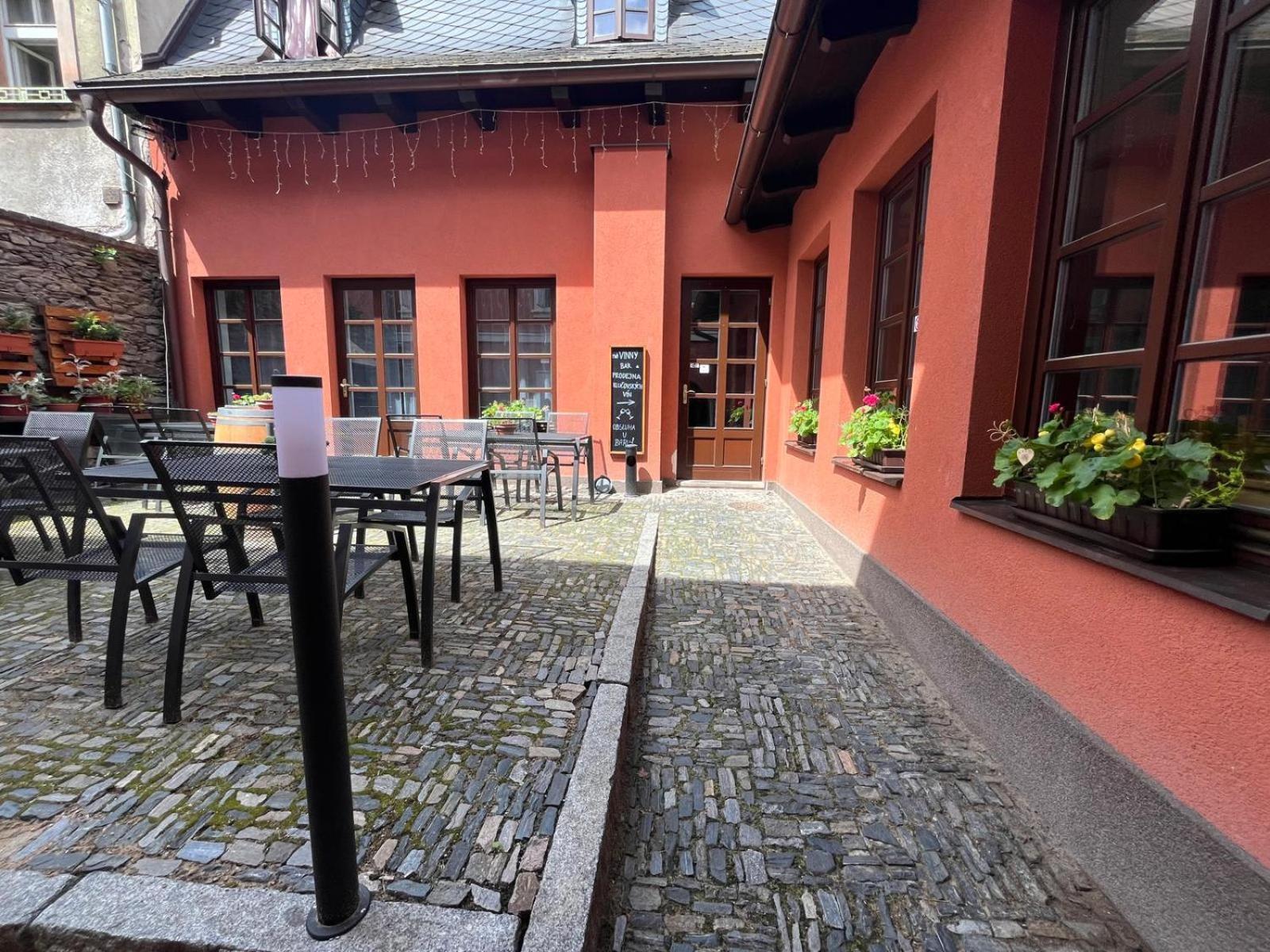 Nevinne Apartmany Kolín Exterior foto